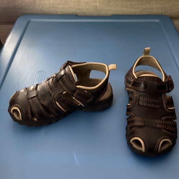 Carter’s brown sandals with Velcro strap - Picture 2 of 7